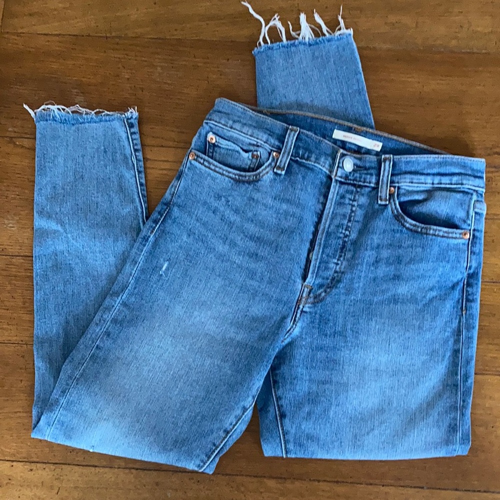 Levi’s Wedgie skinny distressed jean